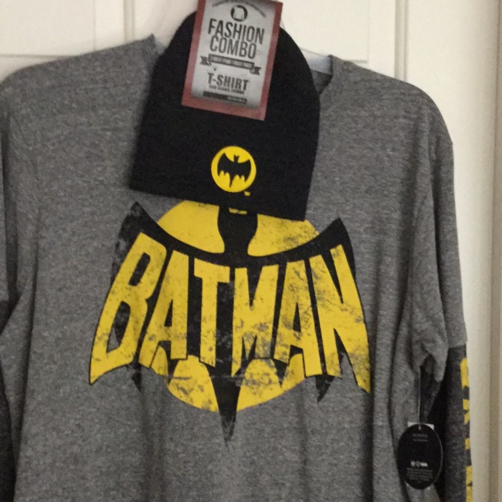 Batman T-shirt and beanie bundle